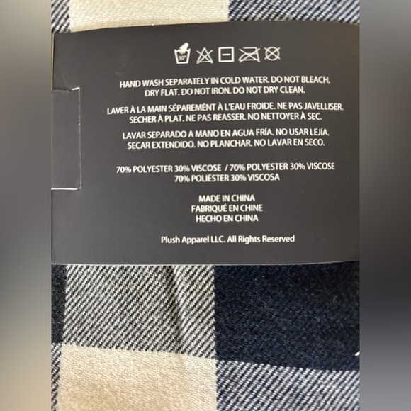 Plush Ultra Plaid Scarf NWT - Picture 6 of 6